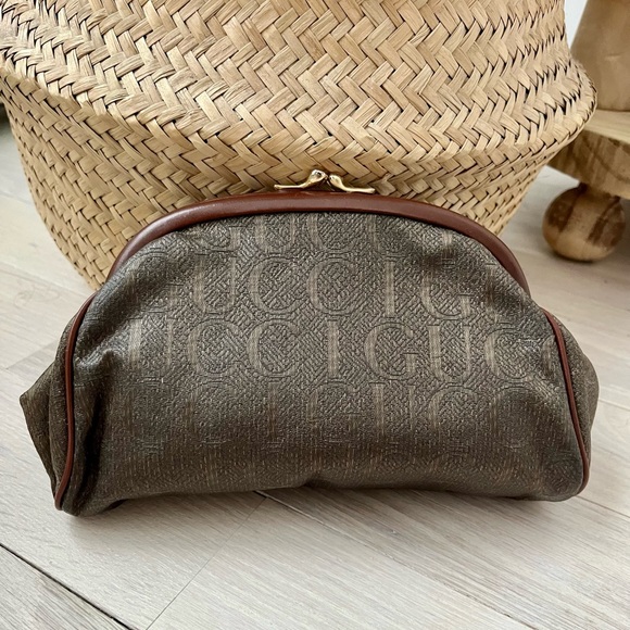 Vintage Gucci Clutch with rare monogram and kiss lock - Picture 3 of 17